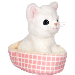 Pluszowy kot Milli w koszyku